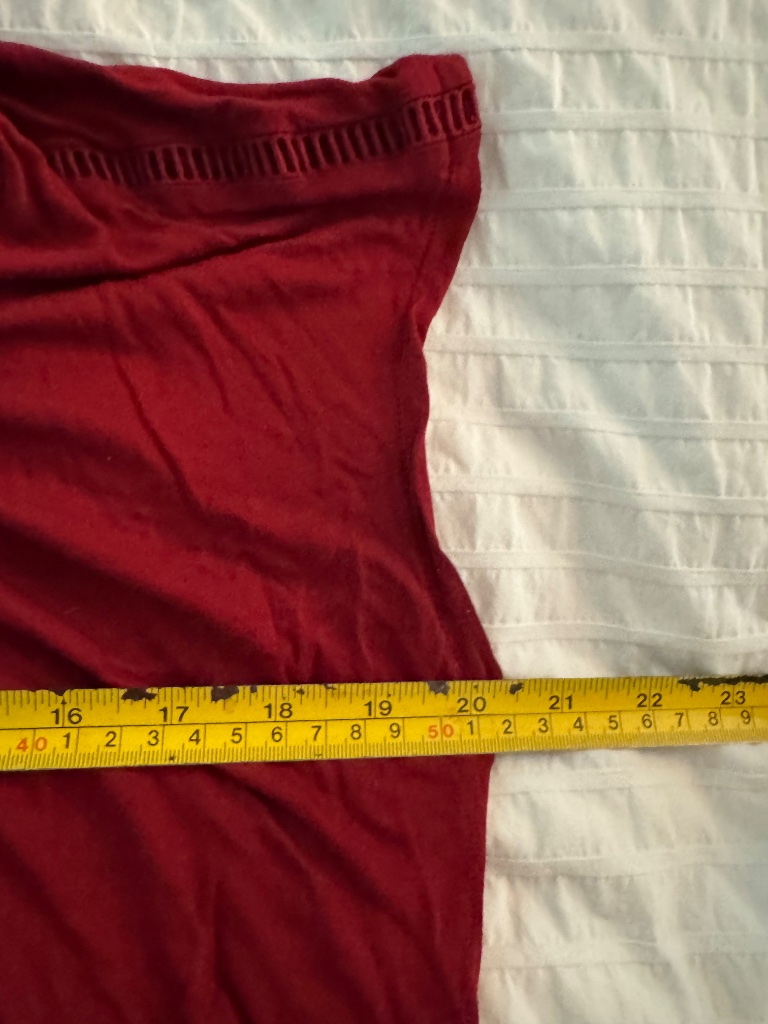 Red Jigsaw Top, Size Large, Like New — image 4 of 5